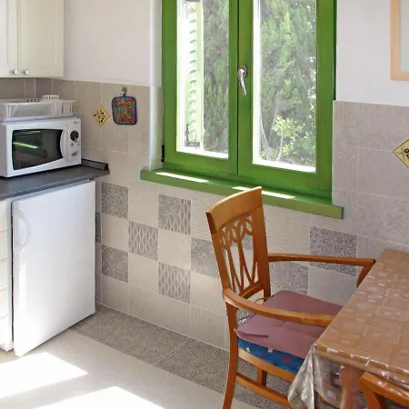 Haus Omni 115s Apartman *